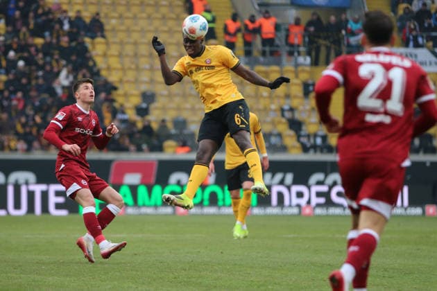 01 02 2026 Soccer Men 2025 2026 2 Bundesliga 20 Matchday SG Dynamo Dresden DSC Arminia Bielefeld Rudolf Harbig Stadion Dresden Kofi Amoako Dresden, 6, yellow on a header Dresden Saxony Germany