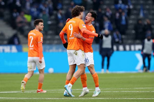 01 02 2026, xtgx, Fußball 2 Bundesliga, Hertha BSC Berlin SV Darmstadt 98 v l Torjubel nach dem Tor zum celebrating the goal celebrate 2 2 durch Fraser Hornby SV Darmstadt 98 mit Hiroki Akiyama SV Darmstadt 98 DFL DFB REGULATIONS PROHIBIT ANY USE OF PHOTOGRAPHS as IMAGE SEQUENCES and or QUASI VIDEO Berlin