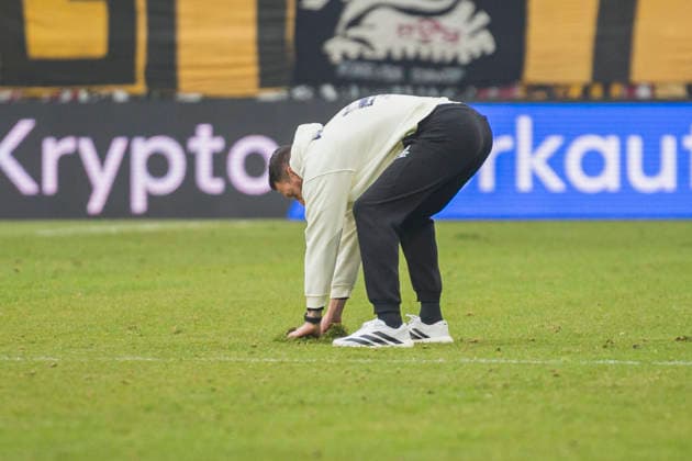 01 02 2026, xomx, Soccer 2 Bundesliga, Dynamo Dresden Arminia Bielefeld v l David Yelldell SG Dynamo Dresden Goalkeeper coach takes care of the turf DFL DFB REGULATIONS PROHIBIT ANY USE OF PHOTOGRAPHS as IMAGE SEQUENCES and or QUASI VIDEO Dresden