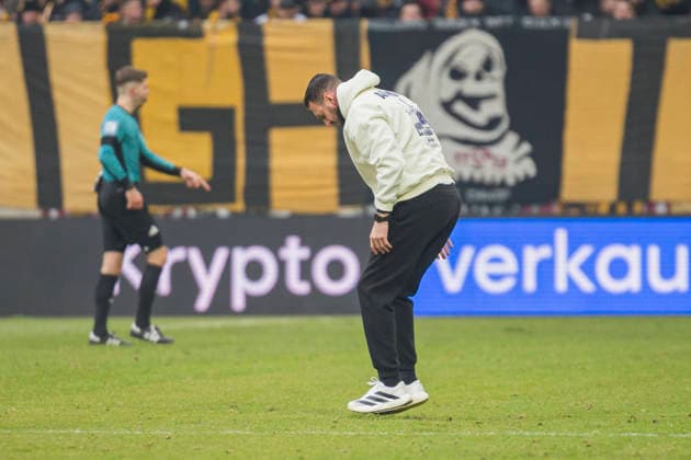 01 02 2026, xomx, Soccer 2 Bundesliga, Dynamo Dresden Arminia Bielefeld v l David Yelldell SG Dynamo Dresden Goalkeeper coach takes care of the turf DFL DFB REGULATIONS PROHIBIT ANY USE OF PHOTOGRAPHS as IMAGE SEQUENCES and or QUASI VIDEO Dresden
