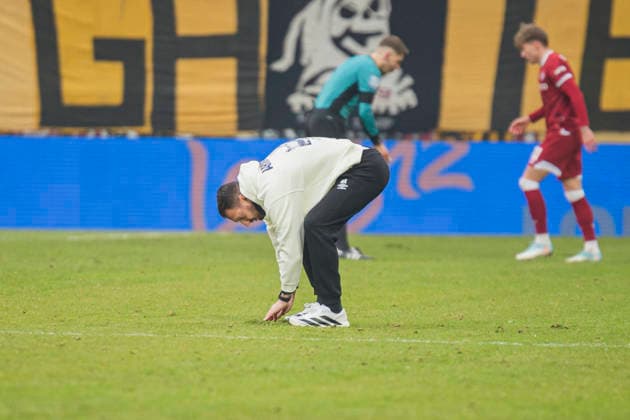 01 02 2026, xomx, Soccer 2 Bundesliga, Dynamo Dresden Arminia Bielefeld v l David Yelldell SG Dynamo Dresden Goalkeeper coach takes care of the turf DFL DFB REGULATIONS PROHIBIT ANY USE OF PHOTOGRAPHS as IMAGE SEQUENCES and or QUASI VIDEO Dresden