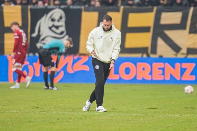 01 02 2026, xomx, Soccer 2 Bundesliga, Dynamo Dresden Arminia Bielefeld v l David Yelldell SG Dynamo Dresden Goalkeeper coach takes care of the turf DFL DFB REGULATIONS PROHIBIT ANY USE OF PHOTOGRAPHS as IMAGE SEQUENCES and or QUASI VIDEO Dresden