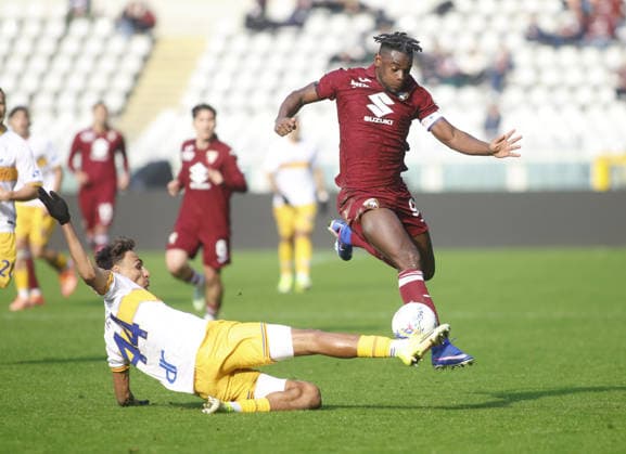 Duvan Zapata of Torino FC and Gabriel Tiago of US Lecce during the Italian Serie A 2025 26 season football match between Torino FC and US Lecce on 01 February 2026 at Stadio Olimpico Grende Torino ,Turin, Italy. Photo Nderim KACELI  Copyright: xNderimxKaceli IPAxSportx xipa-agency.netx xx IPA_70838261 IPA_Agency_IPA70838261