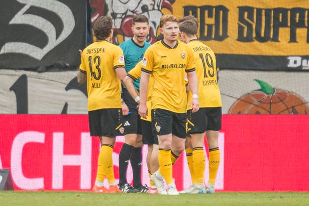 01 02 2026, xomx, Soccer 2 Bundesliga, Dynamo Dresden Arminia Bielefeld v l discussions SGD penalty kick DFL DFB REGULATIONS PROHIBIT ANY USE OF PHOTOGRAPHS as IMAGE SEQUENCES and or QUASI VIDEO Dresden