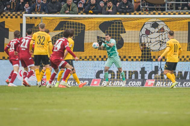 01 02 2026, xomx, Soccer 2 Bundesliga, Dynamo Dresden Arminia Bielefeld v l Chance DSC Tim Stanislav Schreiber Dynamo Dresden DFL DFB REGULATIONS PROHIBIT ANY USE OF PHOTOGRAPHS as IMAGE SEQUENCES and or QUASI VIDEO Dresden