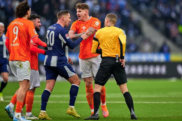 Paul Seguin Hertha BSC, 30 , red card, Dawid Kownacki Hertha BSC, 09 , scuffle, GER, Hertha BSC vs ,SV Darmstadt 98, 2 Bundesliga, Season 2025 2026, 20 Matchday, 01 02 2026 DFL REGULATIONS PROHIBIT ANY USE OF PHOTOGRAPHS AS IMAGE SEQUENCES AND OR QUASI VIDEO GER, Hertha BSC vs ,SV Darmstadt 98, 2 Bundesliga, Season 2025 2026, 20 Matchday, 01 02 2026 Berlin Copyright: xClaudiusxRauch,xEibner-Pressefotox xClaudiusxRauchx EP_CRH
