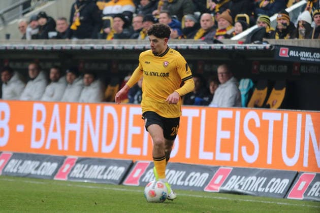 01 02 2026 Soccer Men 2025 2026 2 Bundesliga 20 Matchday SG Dynamo Dresden DSC Arminia Bielefeld Rudolf Harbig Stadion Dresden Ben Bobzien Dresden, 20, yellow on the ball Dresden Saxony Germany