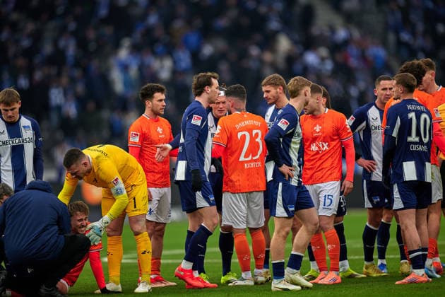Paul Seguin Hertha BSC, 30 , red card, Dawid Kownacki Hertha BSC, 09 , scuffle, GER, Hertha BSC vs ,SV Darmstadt 98, 2 Bundesliga, Season 2025 2026, 20 Matchday, 01 02 2026 DFL REGULATIONS PROHIBIT ANY USE OF PHOTOGRAPHS AS IMAGE SEQUENCES AND OR QUASI VIDEO GER, Hertha BSC vs ,SV Darmstadt 98, 2 Bundesliga, Season 2025 2026, 20 Matchday, 01 02 2026 Berlin Copyright: xClaudiusxRauch,xEibner-Pressefotox xClaudiusxRauchx EP_CRH