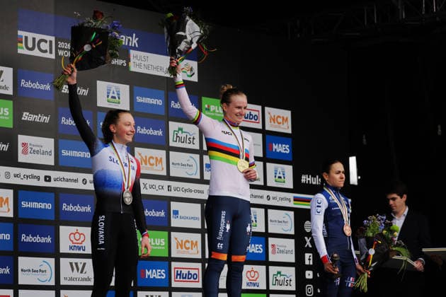2026 UCI Cyclo-cross World Championships Picture by Alex Whitehead SWpix.com - 01 02 2026 - Cycling - 2026 UCI Cyclo-cross World Championships - Hulst, Zeeland, Netherlands - Women™s Under 23 - Podium.- Winner Leonie Bentveld, 2nd Place Viktoria Chladanova (Slovakia) 3rd Place Celia Gery (France) Copyright: x xSWpix.comx(t axPhotographyxHubxLtd)xAlexxWhitehead SWpix.comx SWP-3176-0298