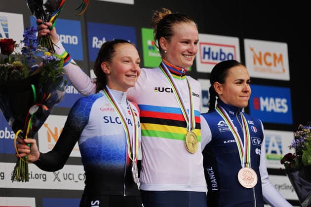 2026 UCI Cyclo-cross World Championships Picture by Alex Whitehead SWpix.com - 01 02 2026 - Cycling - 2026 UCI Cyclo-cross World Championships - Hulst, Zeeland, Netherlands - Women™s Under 23 - Podium.- Winner Leonie Bentveld, 2nd Place Viktoria Chladanova (Slovakia) 3rd Place Celia Gery (France) Copyright: x xSWpix.comx(t axPhotographyxHubxLtd)xAlexxWhitehead SWpix.comx SWP-3176-0299
