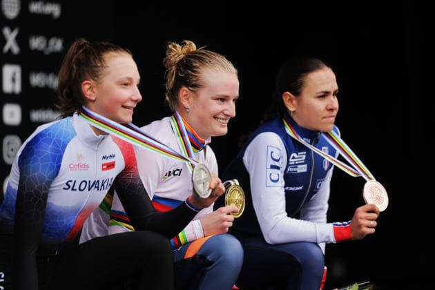 2026 UCI Cyclo-cross World Championships Picture by Alex Whitehead SWpix.com - 01 02 2026 - Cycling - 2026 UCI Cyclo-cross World Championships - Hulst, Zeeland, Netherlands - Women™s Under 23 - Podium.- Winner Leonie Bentveld, 2nd Place Viktoria Chladanova (Slovakia) 3rd Place Celia Gery (France) Copyright: x xSWpix.comx(t axPhotographyxHubxLtd)xAlexxWhitehead SWpix.comx SWP-3176-0300