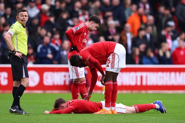 Nottingham Forest v Crystal Palace, Premier League Ibrahim Sangare of Nottingham Forest checks on an injured Elliot Anderson during the Nottingham Forest v Crystal Palace Premier League match at the City Ground, West Bridgford, England on 1 February 2026 Credit: Ryan Crockett Every Second Media Editorial use only. All images are copyright Every Second Media Limited. No images may be reproduced without prior permission. All rights reserved. Premier League and Football League images are subject to licensing agreements with Football DataCo Limited. see https: www.football-dataco.com Copyright: xIMAGO EveryxSecondxMediax ESM-1783-0026 RyanxCrockettx xEveryxSecondxMediax