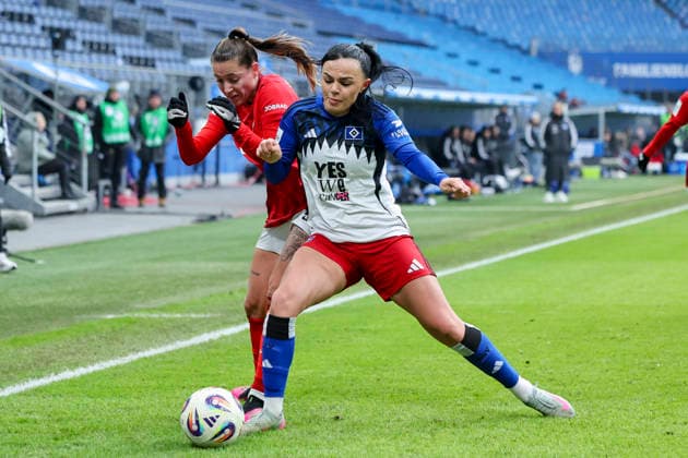 Selina Vobian SC Freiburg and Nigar Mirzaliyeva Hamburger SV battle for the ball, Google Pixel Frauen Bundesliga, Hamburger SV v SC Freiburg, Volksparkstadion, February 1, 2026 in Hamburg, Germany Photo by Marco Steinbrenner DeFodi Images Selina Vobian SC Freiburg and Nigar Mirzaliyeva Hamburger SV battle for the ball, Google Pixel Womens Bundesliga, Hamburger SV v SC Freiburg, Volksparkstadion, February 1, 2026 in Hamburg, Germany Photo by Marco Steinbrenner DeFodi Images DFB DFL REGULATIONS PROHIBIT ANY USE OF PHOTOGRAPHS AS IMAGE SEQUENCES AND OR QUASI VIDEO