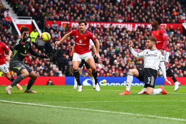 Joachim Andersen of Fulham misses a chance to score Manchester United, ManU v Fulham, Premier League, Football, Old Trafford, Manchester, UK - 01 Feb 2026Manchester Old Trafford United Kingdom EDITORIAL USE ONLY No use with unauthorised audio, video, data, fixture lists, club league logos or live services. Online in-match use limited to 120 images, no video emulation. No use in betting, games or single club league player publications. Copyright: xPaulxCurrie Shutterstockx 16496861db