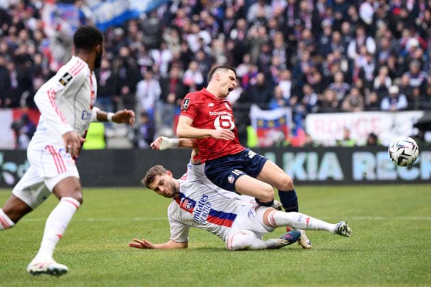 Olympique Lyonnais v Lille OSC - Ligue 1 McDonald s 2025 2026 06 Tanner TESSMANN (ol) - 15 Romain PERRAUD (losc) during the Ligue 1 McDonald s match between Lyon and Lille at Groupama Stadium on February 1, 2026 in Lyon, France. Lyon France  Copyright: xFEPx 776348270