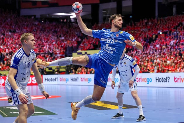 01 02 2026, Handball, Men s EHF EURO 2026, Iceland Croatia, Jyske Bank Boxen in Herning, Denmark, Placement Match 3 4 Veron Nacinovic Croatia 93 throws the ball at the goal Denmark