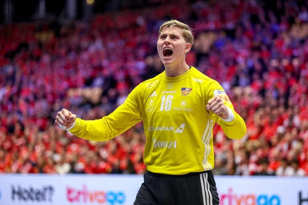 01 02 2026, Handball, Men s EHF EURO 2026, Iceland Croatia, Jyske Bank Boxen in Herning, Denmark, Placement Match 3 4 Viktor Hallgrimsson Iceland 16 cheering Denmark