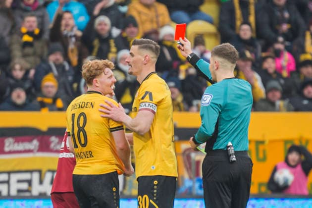01 02 2026, xomx, Soccer 2 Bundesliga, Dynamo Dresden Arminia Bielefeld v l Yellow, Red for Robert Wagner Dynamo Dresden DFL DFB REGULATIONS PROHIBIT ANY USE OF PHOTOGRAPHS as IMAGE SEQUENCES and or QUASI VIDEO Dresden