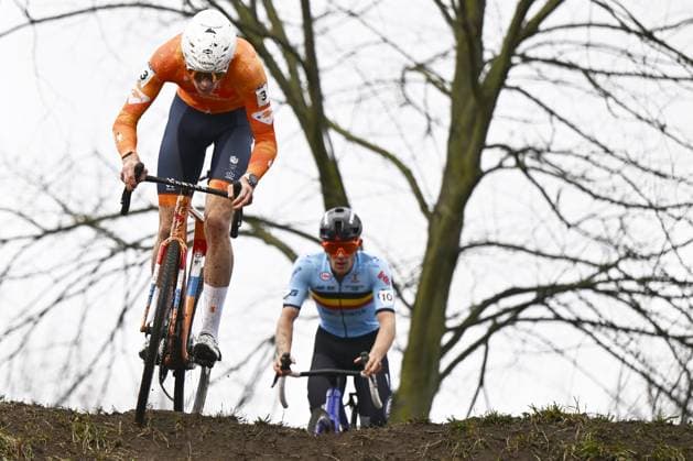 Dutch Mathieu van der Poel and Belgian Thibau Nys pictured in action during the men elite race at UCI Cyclocross World Championships, on Sunday 01 February 2026, in Hulst, The Netherlands. ERICxLALMAND  x160248089x