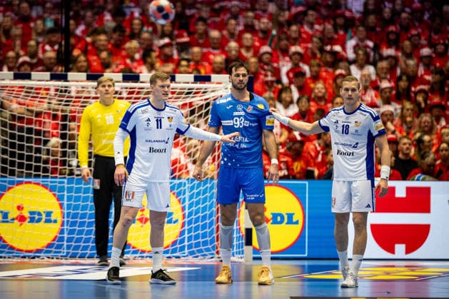 HERNING, DENMARK - FEBRUARY 1: Ymir Örn Gislason (Iceland, 11), Veron Nacinovic (Croatia, 93), Ellidi Vidarsson (Iceland, 18) during the EHF EURO 2026 Placement match 3 4 between Iceland vs Croatia at Jyske Bank Boxen Arena on February 1, 2026 in Herning, Denmark. Midtjylland Denmark Copyright: xMarioxM.xKobergx
