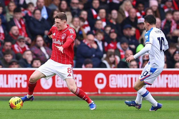 Nottingham Forest v Crystal Palace, Premier League Yeremy Pino of Crystal Palace chases down Elliot Anderson of Nottingham Forest during the Nottingham Forest v Crystal Palace Premier League match at the City Ground, West Bridgford, England on 1 February 2026 Credit: Ryan Crockett Every Second Media Editorial use only. All images are copyright Every Second Media Limited. No images may be reproduced without prior permission. All rights reserved. Premier League and Football League images are subject to licensing agreements with Football DataCo Limited. see https: www.football-dataco.com Copyright: xIMAGO EveryxSecondxMediax ESM-1783-0030 RyanxCrockettx xEveryxSecondxMediax