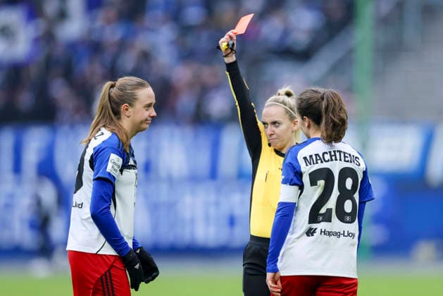 Referee Julia Boike shows Victoria Schulz Hamburger SV the red card, Google Pixel Frauen Bundesliga, Hamburger SV v SC Freiburg, Volksparkstadion, February 1, 2026 in Hamburg, Germany Photo by Marco Steinbrenner DeFodi Images Referee Julia Boike shows Victoria Schulz Hamburger SV the red card, Google Pixel Womens Bundesliga, Hamburger SV v SC Freiburg, Volksparkstadion, February 1, 2026 in Hamburg, Germany Photo by Marco Steinbrenner DeFodi Images DFB DFL REGULATIONS PROHIBIT ANY USE OF PHOTOGRAPHS AS IMAGE SEQUENCES AND OR QUASI VIDEO