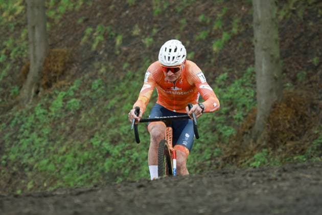 HULST - Cyclist Mathieu van der Poel in action during the Cyclocross World Championships in Hulst, Zeeland. IRIS VAN DEN BROEK ANP xVIxANPxSportx xxANPxIVx 549337934 originalFilename: 549337934.jpg