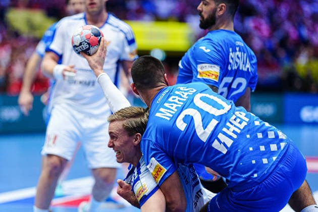 Gisli Kristjansson Iceland, 10 , Mateo Maras Croatia, 20 DEN, Iceland vs Croatia, Handball, EHF European Championship 2026, Match for 3rd place, 01 02 2026 DEN, Iceland vs Croatia, Handball, EHF European Championship 2026, Match for 3rd place, 01 02 2026 Herning Copyright: xEibner-Pressefoto MarcelxvonxFehrnx EP_MFN