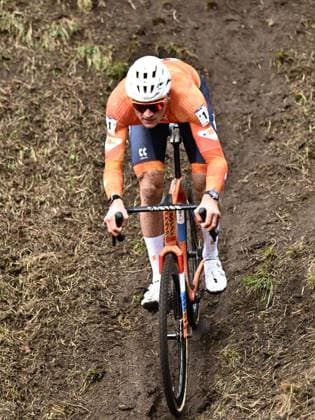 Dutch Mathieu van der Poel pictured in action during the men elite race at UCI Cyclocross World Championships, on Sunday 01 February 2026, in Hulst, The Netherlands. ERICxLALMAND  x160248901x