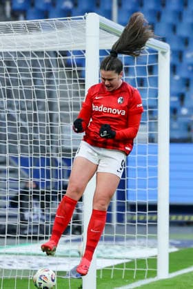 Svenja Foelmli SC Freiburg celebrates her goal for 0 2, Google Pixel Frauen Bundesliga, Hamburger SV v SC Freiburg, Volksparkstadion, February 1, 2026 in Hamburg, Germany Photo by Marco Steinbrenner DeFodi Images Svenja Foelmli SC Freiburg celebrates after scoring her teams second goal, Google Pixel Womens Bundesliga, Hamburger SV v SC Freiburg, Volksparkstadion, February 1, 2026 in Hamburg, Germany Photo by Marco Steinbrenner DeFodi Images DFB DFL REGULATIONS PROHIBIT ANY USE OF PHOTOGRAPHS AS IMAGE SEQUENCES AND OR QUASI VIDEO