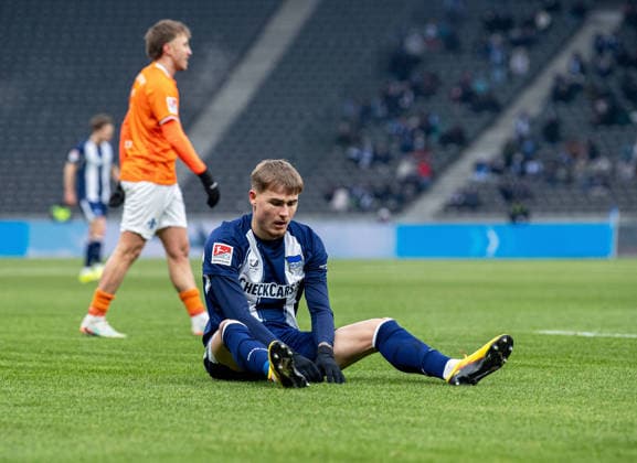 Soccer, Men, Season 2025 2026, 2 Bundesliga 20 Matchday , Hertha BSC SV Darmstadt 98, Marten Winkler Hertha BSC on the ground, 01 02 2026, Copyright: xSebastianxRäppold MatthiasxKochx