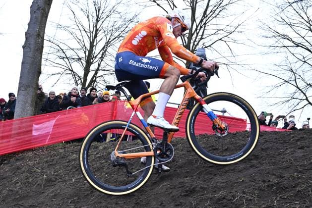 Dutch Mathieu van der Poel pictured in action during the men elite race at UCI Cyclocross World Championships, on Sunday 01 February 2026, in Hulst, The Netherlands. ERICxLALMAND  x160250676x