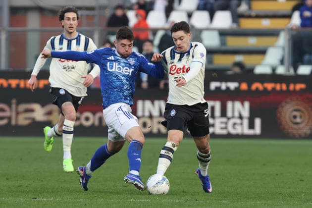 ComoÕs Atalanta s Nicola Zalewski during the Serie A soccer match between Como and Atalanta at the Giuseppe Sinigaglia stadium in Como, north Italy - February 1, 2026 - Soccer.  Copyright: xAntonioxSaiai LaPressex