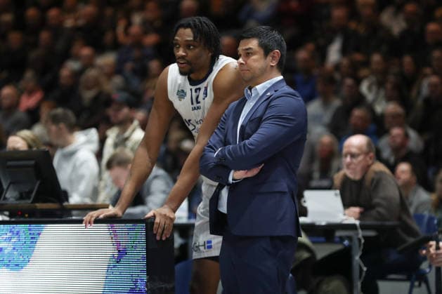 01 02 2026, xgox, Basketball easyCredit BBL Basketball Loewen Braunschweig MLP Academics Heidelberg emspor, f l Osum Osunniyi Heidelberg, 12 and Danny Jansson Heidelberg, coach Braunschweig