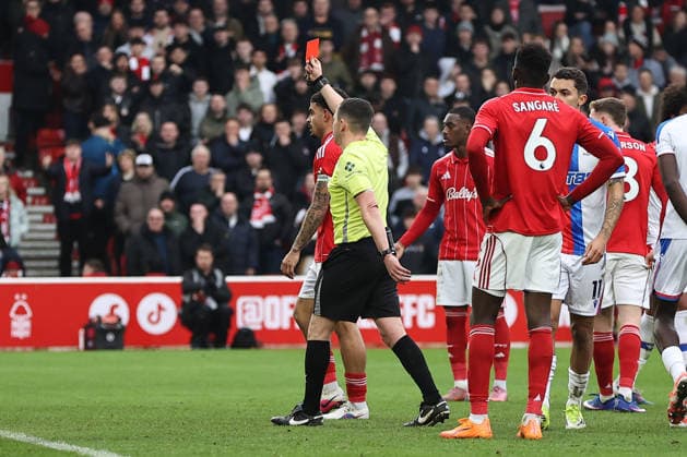 Nottingham Forest v Crystal Palace, Premier League Referee Tony Harrington shows a red card to Neco Williams of Nottingham Forest during the Nottingham Forest v Crystal Palace Premier League match at the City Ground, West Bridgford, England on 1 February 2026 Credit: Ryan Crockett Every Second Media Editorial use only. All images are copyright Every Second Media Limited. No images may be reproduced without prior permission. All rights reserved. Premier League and Football League images are subject to licensing agreements with Football DataCo Limited. see https: www.football-dataco.com Copyright: xIMAGO EveryxSecondxMediax ESM-1783-0036 RyanxCrockettx xEveryxSecondxMediax