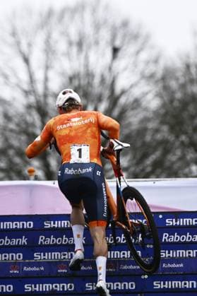 Dutch Mathieu van der Poel pictured in action during the men elite race at UCI Cyclocross World Championships, on Sunday 01 February 2026, in Hulst, The Netherlands. ERICxLALMAND  x160251744x