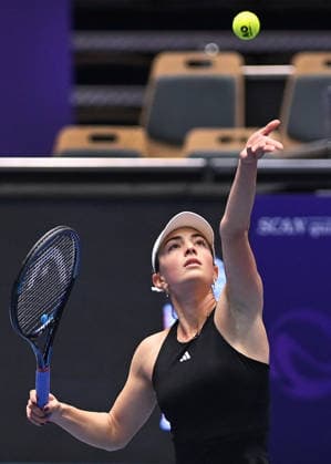 Elina Avanesyan of Armenia serves against Moyuka Uchijima of Japan during the WTA, Tennis Damen women s tennis tournament Ostrava Open match on February 1, 2026, in Ostrava, Czech Republic. (CTKxPhoto JaroslavxOzana) CTKPhotoP2026020104191  CTKPhotoP2026020104191