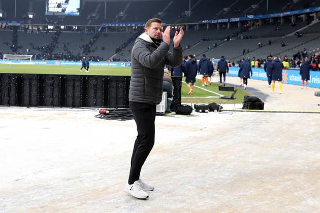 01 02 2026, xtgx, Soccer 2 Bundesliga, Hertha BSC Berlin SV Darmstadt 98 v l Coach Florian Kohfeldt SV Darmstadt 98 thanks the fans DFL DFB REGULATIONS PROHIBIT ANY USE OF PHOTOGRAPHS as IMAGE SEQUENCES and or QUASI VIDEO Berlin