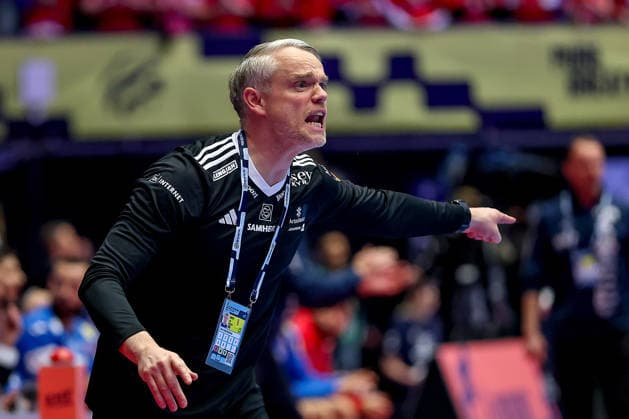 01 02 2026, Handball, Men s EHF EURO 2026, Iceland Croatia, Jyske Bank Boxen in Herning, Denmark, Placement Match 3 4 Head Coach Jon Gunnlaugur Viggosson Iceland hc gesticulating on the sidelines Denmark