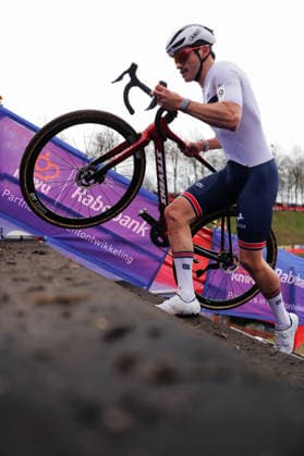 2026 UCI Cyclo-cross World Championships Picture by Alex Whitehead SWpix.com - 01 02 2026 - Cycling - 2026 UCI Cyclo-cross World Championships - Hulst, Zeeland, Netherlands - Men™s Elite - Cameron Mason (Great Britain) Copyright: x xSWpix.comx(t axPhotographyxHubxLtd)xAlexxWhitehead SWpix.comx SWP-3176-0331