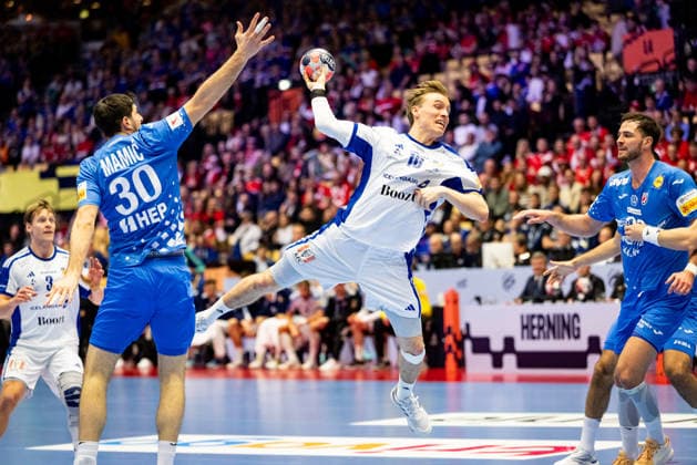 HERNING, DENMARK - FEBRUARY 1: Gisli Kristjansson (Iceland, 10) in attack during the EHF EURO 2026 Placement match 3 4 between Iceland vs Croatia at Jyske Bank Boxen Arena on February 1, 2026 in Herning, Denmark. Midtjylland Denmark Copyright: xMarioxM.xKobergx