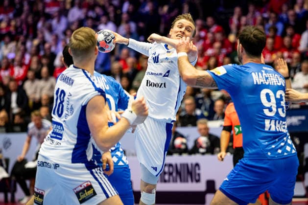 HERNING, DENMARK - FEBRUARY 1: Gisli Kristjansson (Iceland, 10) against Veron Nacinovic (Croatia, 93) during the EHF EURO 2026 Placement match 3 4 between Iceland vs Croatia at Jyske Bank Boxen Arena on February 1, 2026 in Herning, Denmark. Midtjylland Denmark Copyright: xMarioxM.xKobergx