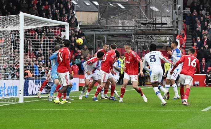 A handball by Neco Williams of Nottingham Forest gives away a penalty Nottingham Forest v Crystal Palace, Premier League, Football, City Ground, Nottingham, UK - 01 Feb 2026Nottingham City Ground United Kingdom EDITORIAL USE ONLY No use with unauthorised audio, video, data, fixture lists, club league logos or live services. Online in-match use limited to 120 images, no video emulation. No use in betting, games or single club league player publications. Copyright: xAnnaxGowthorpe Shutterstockx 16496863am