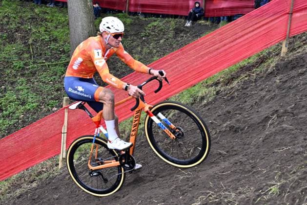 Dutch Mathieu van der Poel pictured in action during the men elite race at UCI Cyclocross World Championships, on Sunday 01 February 2026, in Hulst, The Netherlands. ERICxLALMAND  x160253541x