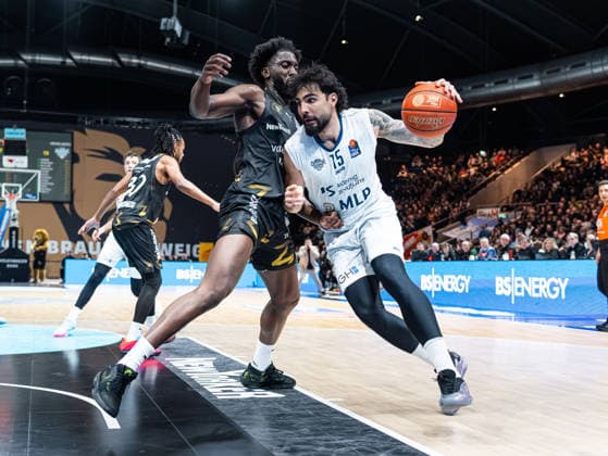 Marcel Kessen MLP Academics Heidelberg, 15 in duel against Simi Shittu Basketball Loewen Braunschweig, 45 Basketball Loewen Braunschweig vs MLP Academics Heidelberg, Basketball, easyCredit Basketball Bundesliga, Matchday 18, Season 2025 2026, 01 02 2026 Basketball Loewen Braunschweig vs MLP Academics Heidelberg, Basketball, easyCredit Basketball Bundesliga, Matchday 18, Season 2025 2026, 01 02 2026 Braunschweig Copyright: xEibner-Pressefoto DamianxKruczynx EP_DKI