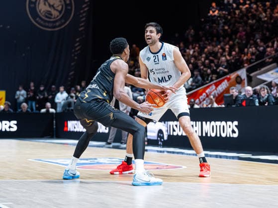 Mateo Seric MLP Academics Heidelberg, 21 in duel against David N Guessan Basketball Loewen Braunschweig, 01 Basketball Loewen Braunschweig vs MLP Academics Heidelberg, Basketball, easyCredit Basketball Bundesliga, Matchday 18, Season 2025 2026, 01 02 2026 Basketball Loewen Braunschweig vs MLP Academics Heidelberg, Basketball, easyCredit Basketball Bundesliga, Matchday 18, Season 2025 2026, 01 02 2026 Braunschweig Copyright: xEibner-Pressefoto DamianxKruczynx EP_DKI