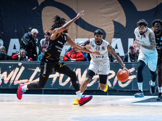 Michael Weathers MLP Academics Heidelberg, 20 in duel against Chip Flanigan Basketball Loewen Braunschweig, 30 Basketball Loewen Braunschweig vs MLP Academics Heidelberg, Basketball, easyCredit Basketball Bundesliga, Matchday 18, Season 2025 2026, 01 02 2026 Basketball Loewen Braunschweig vs MLP Academics Heidelberg, Basketball, easyCredit Basketball Bundesliga, Matchday 18, Season 2025 2026, 01 02 2026 Braunschweig Copyright: xEibner-Pressefoto DamianxKruczynx EP_DKI