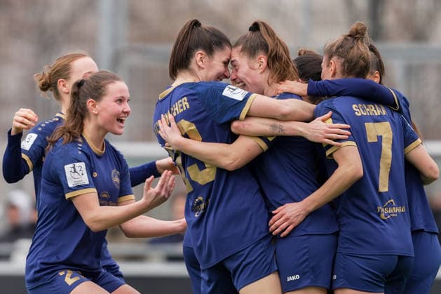 01 02 2026, Soccer, 2 Womens Bundesliga, 2025 2026, Matchday 15, VfB Stuttgart SG 99 Andernach Big cheers for Andernachs women Magdalena Schumacher 23 SG 99 Andernach and scorer of the equalizer and Leonie Krump SG 99 Andernach, scorer of the equalizer and Malou Müller 27 SG 99 Andernach left and scorer of the 3 2