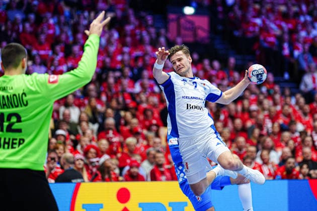 Throw Goal Odinn Rikhardsson Iceland, 02 DEN, Iceland vs Croatia, Handball, EHF European Championship 2026, Match for 3rd place, 01 02 2026 DEN, Iceland vs Croatia, Handball, EHF European Championship 2026, Match for 3rd place, 01 02 2026 Herning Copyright: xEibner-Pressefoto MarcelxvonxFehrnx EP_MFN
