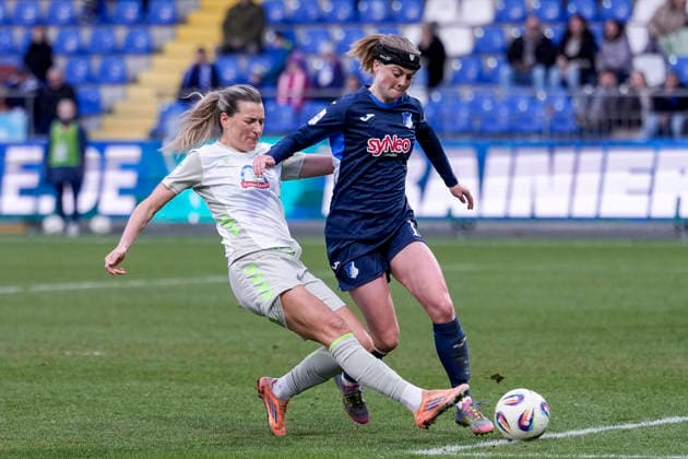 v li Medina Desic Werder, 9 , Wielle Douma Wianda Ellen Geertruida Douma, TSG, 13 , duel, duel scene, duel, tackle, tackling, dynamics, action, action, 01 02 2026, Sinsheim Hoffenheim Germany , Football, Google Pixel Women Bundesliga, TSG 1899 Hoffenheim SV Werder Bremen, DFB DFL REGULATIONS PROHIBIT ANY USE OF PHOTOGRAPHS AS IMAGE SEQUENCES AND OR QUASI VIDEO xozx